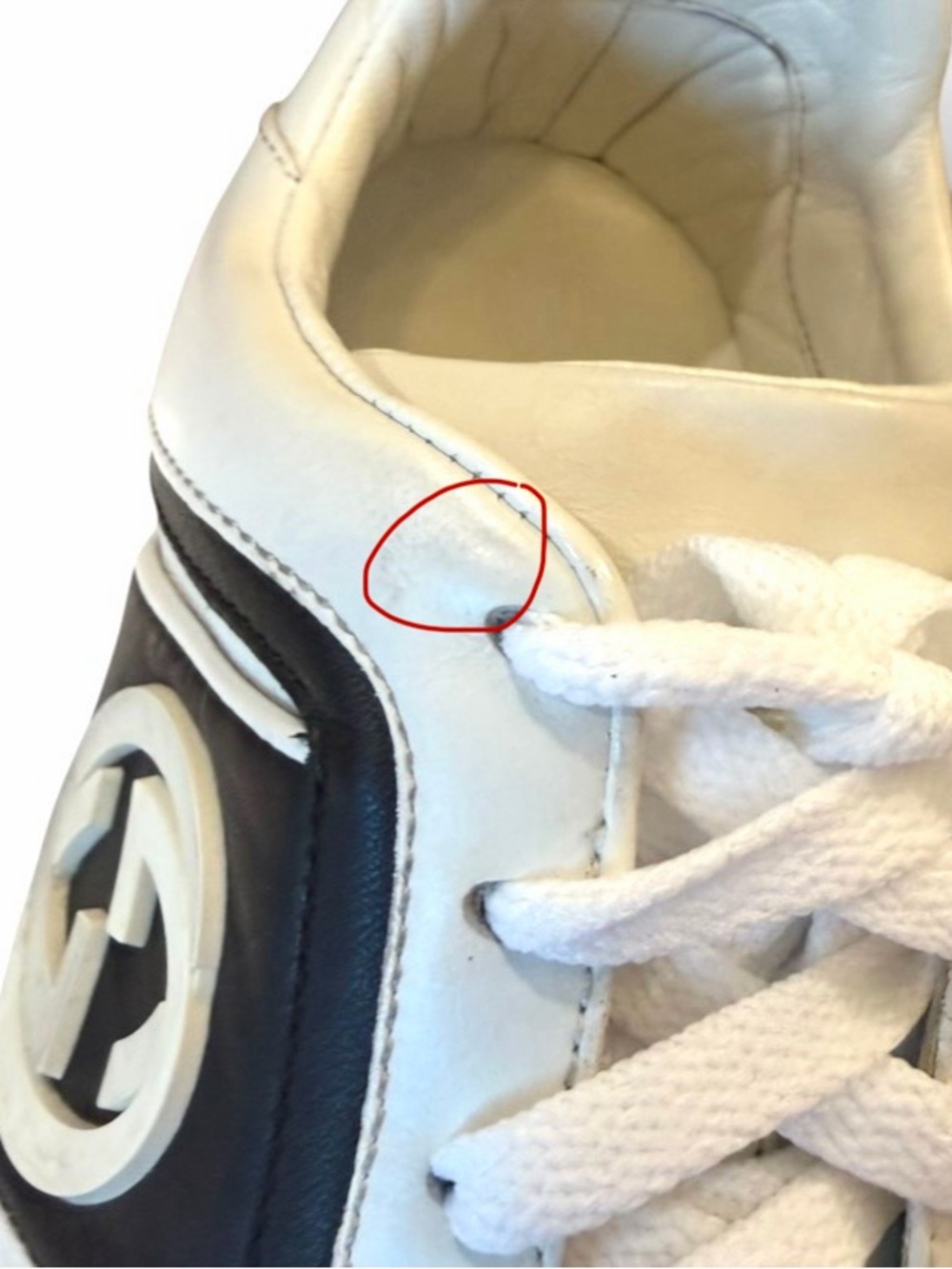 Gucci Men’s Black & White Leather interlocking Logo Runner Sneakers - Picture 6 of 12